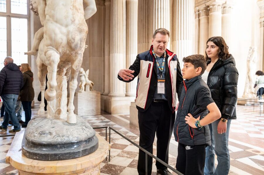 Paris: Louvre Private Family Tour for Kids + Reserved Entry - Reserved Entry: What the Separate Entrance Really Buys You