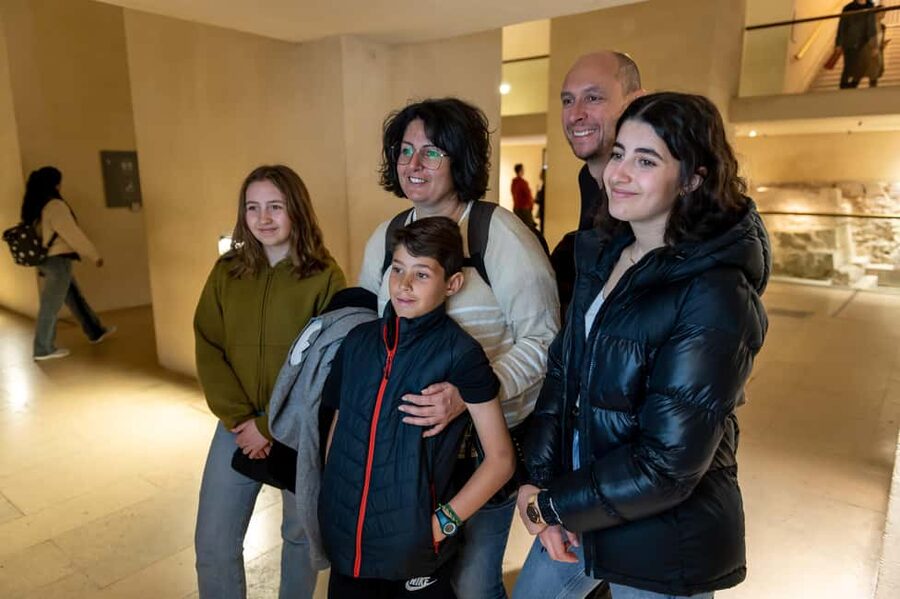 Paris: Louvre Private Family Tour for Kids + Reserved Entry - The 2-Hour Louvre Route, Stop by Stop