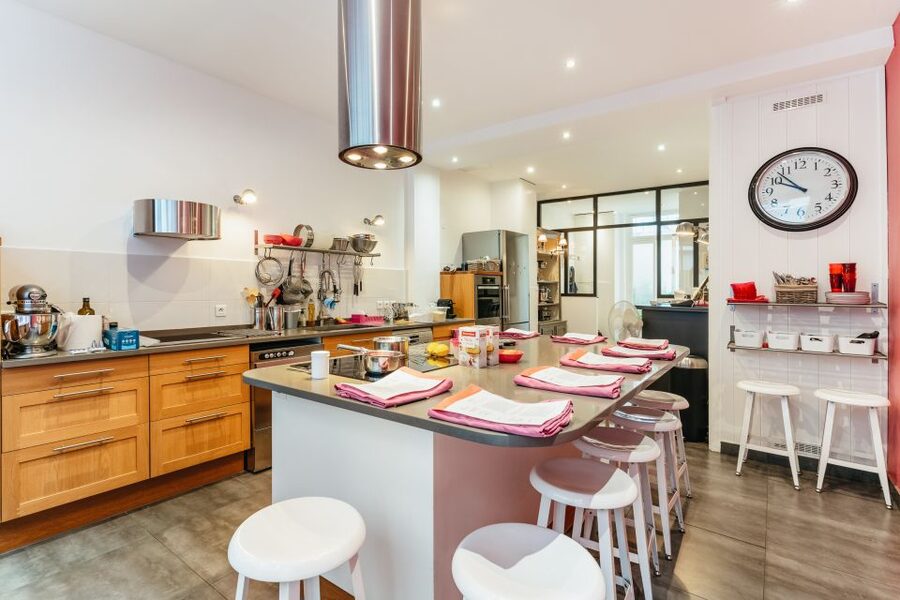 Paris: Macarons Cooking Class with Pâtisserie Chef Noémie - Choosing flavors, how the tasting part builds your home baking confidence