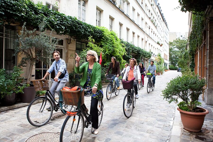 Paris Marais Bike Tour with Cheese & Sweet Tastings - Why biking the Marais and Île de la Cité feels faster than sightseeing on foot
