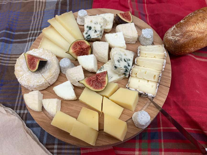 Paris Marais Bike Tour with Cheese & Sweet Tastings - Île de la Cité and Notre-Dame: major landmarks with guided context