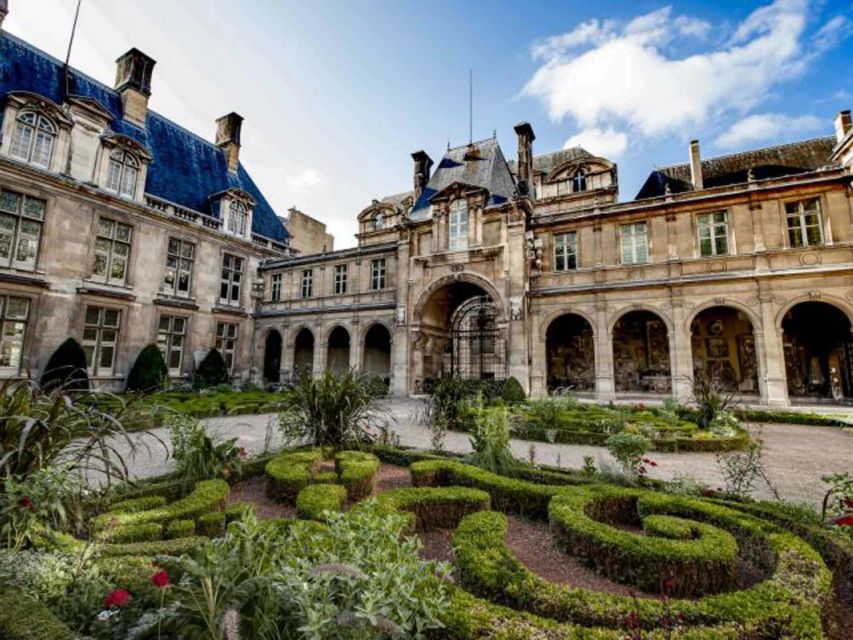 Paris: Marais District & Jewish Quarter Guided Tour 12 guest - Place des Vosges, the royal square you can still walk around