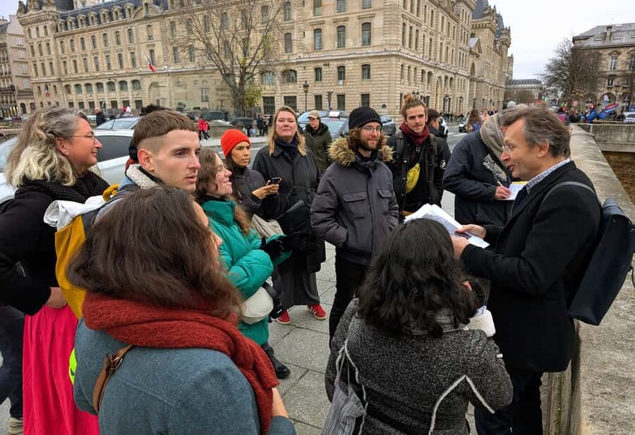 Paris: Marais without crowds. Guided Tour. - Entering Le Marais without the tourist crush