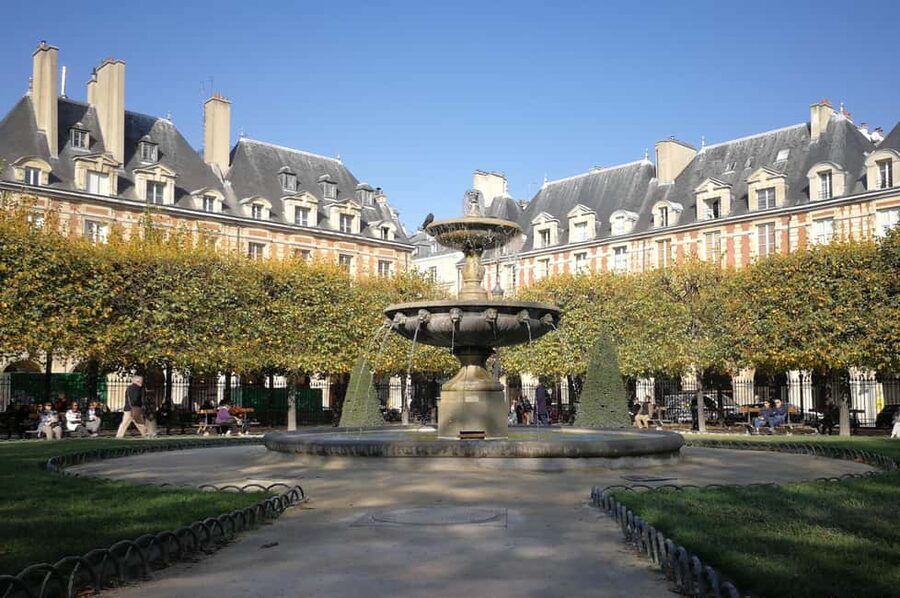 Paris: Marais without crowds. Guided Tour. - Hôtel de Sully and the architecture you can actually read