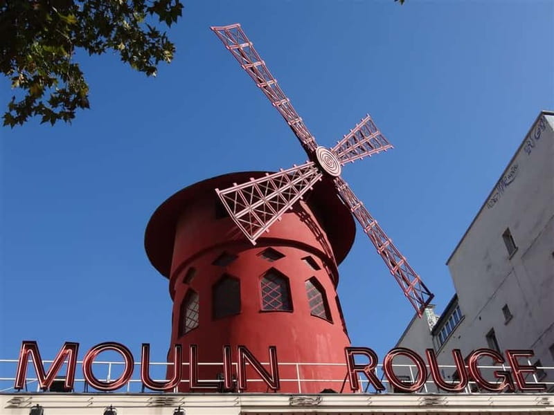 Paris Montmartre: 2-Hour City Tour in German - From Place Blanche to the Moulin Rouge Start Line