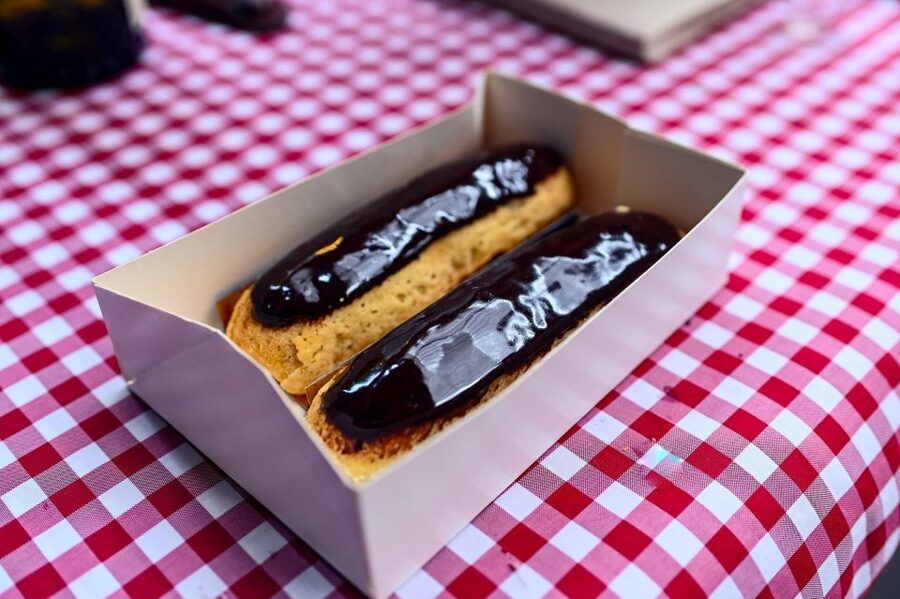 Paris: Montmartre Chocolate & Pastries Tour with 8+ Tastings - Eclair and Macarons: How the Finale Stays Memorable