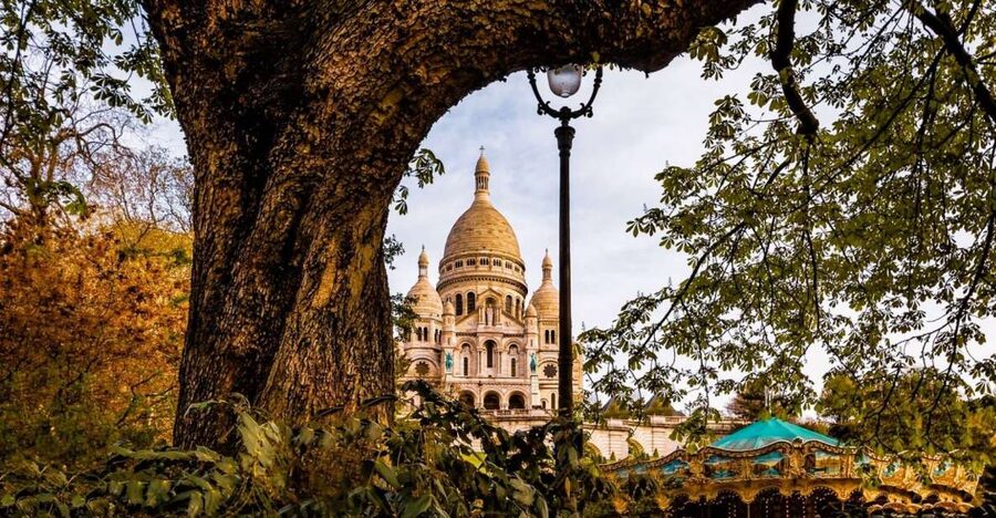 Paris: Montmartre Culture and Local Pastries Walking Tour - Place du Tertre: The Public Face of Montmartre Art