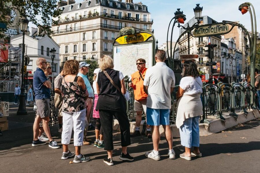 Paris: Montmartre Food and Wine Guided Tour - Rain, cold, and cobblestones: how to dress for a tour that keeps going