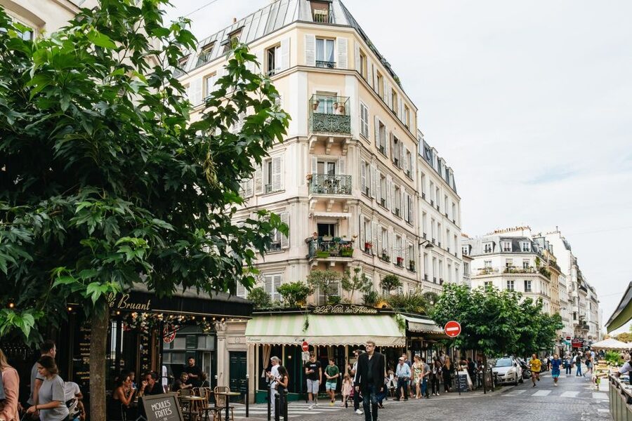 Paris: Montmartre Food and Wine Guided Tour - Seafood plus French wine: the pairing that makes everything click