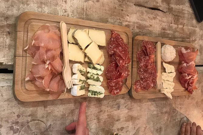 Paris Montmartre Food Tour - A Full French Meal by Do Eat Better - Rue Gabrielle: meringue-inspired mini cakes and more creamy sweetness