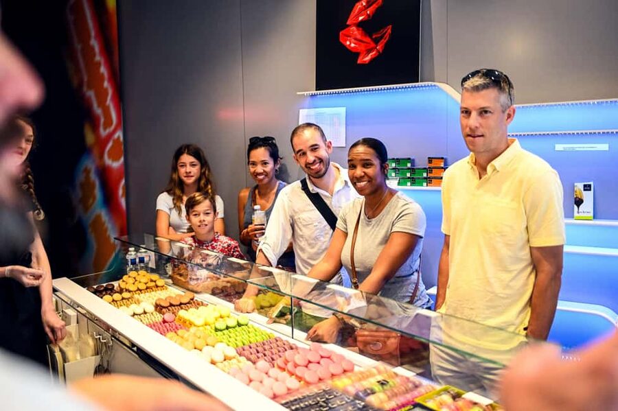 Paris: Montmartre Food Tour with 10 Local Tastings & Wines - Quick hits before you go