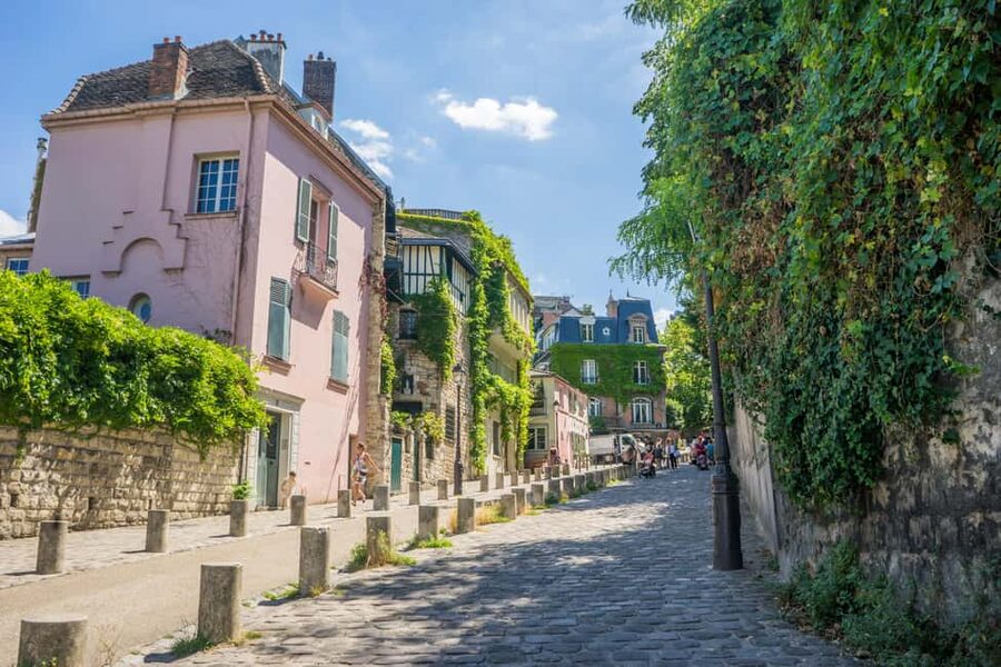 Paris: Montmartre Group Tour in German - Moulin de la Galette: Where the Hill Turns From Loud to Lovely