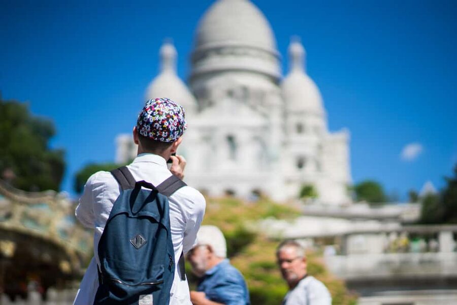 Paris: Montmartre Group Tour in German - Walking Pace, Footwear, and What to Expect in Real Life