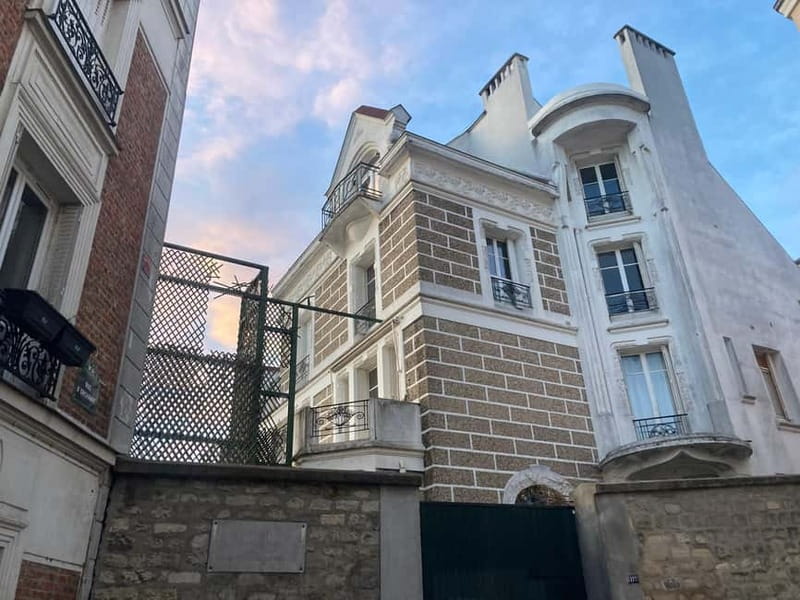 Paris: Montmartre Guided Walking Tour with Tastings - Tasting stops, what you get, and how to make them work for you