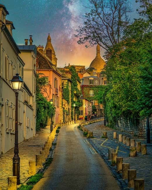Paris: Montmartre Highlights Walking Tour with a Local Guide - Place du Tertre: the outdoor artists, right by the finish
