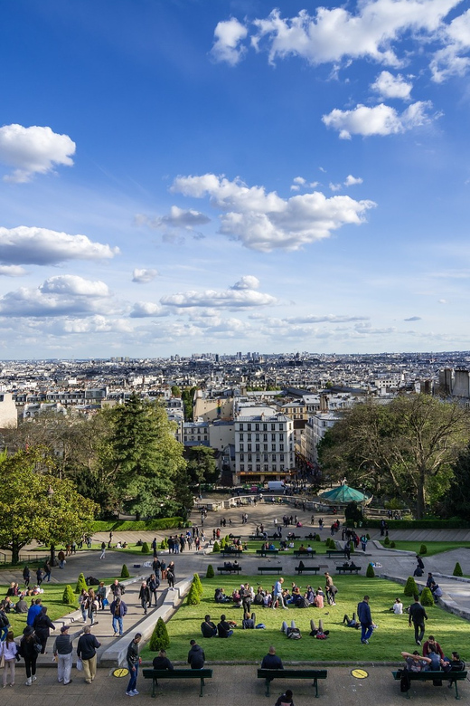 Paris: Montmartre Highlights Walking Tour with a Local Guide - What your local guide adds (and why you feel it)