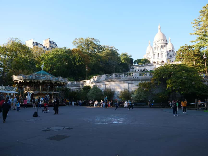 Paris: Montmartre Must-See Walking Tour with a Local Guide - Where you meet, how you find it, and how to show up ready