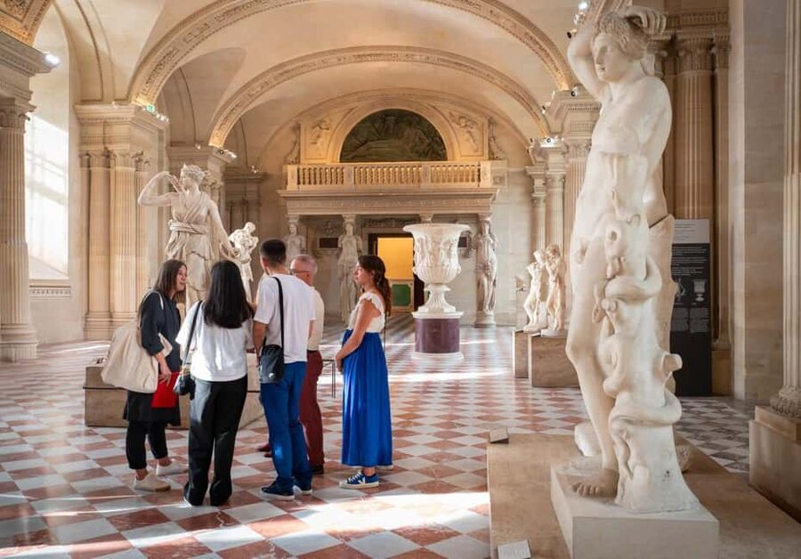Paris: Montmartre, Notre-Dame, & Louvre Tour with Cruise - The timing between Louvre and Île de la Cité (and why it works)