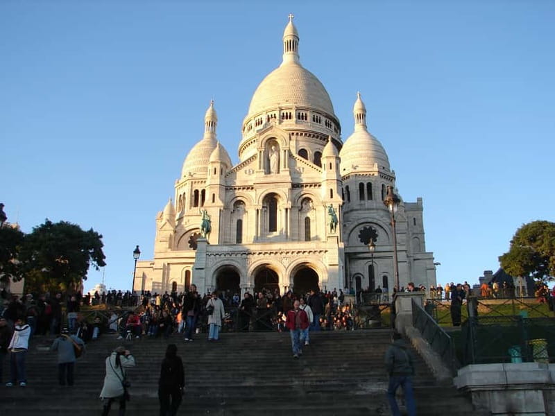 Paris: Montmartre Private Guided Walking Tour - Moulin Rouge and the vice-to-fashion storyline in the streets