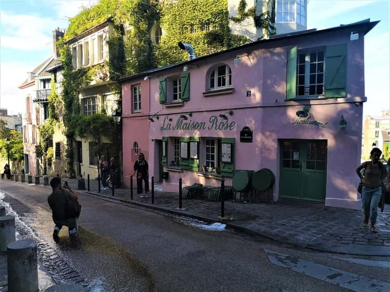 Paris: Montmartre Private Tour for Families - Sacré-Cœur area: guided time, but plan for entry if you want it