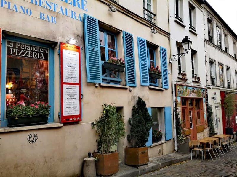 Paris: Montmartre Private Tour for Families - Dalida statue and Square Suzanne Buisson: short stops with payoff