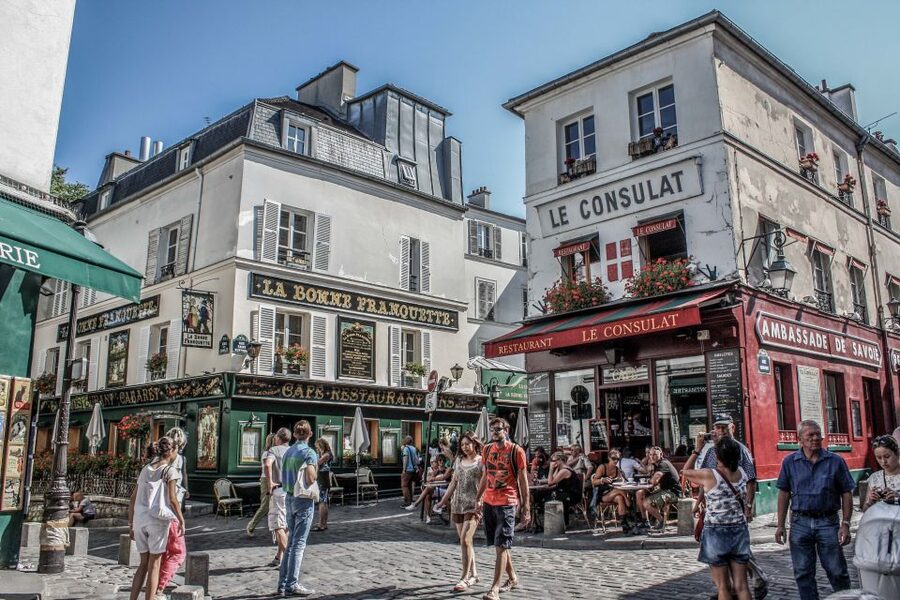 Paris: Montmartre & Sacre Coeur Guided Tour 12 guests 2,5h - From the Boulevard de Clichy Meeting Point Into Montmartre