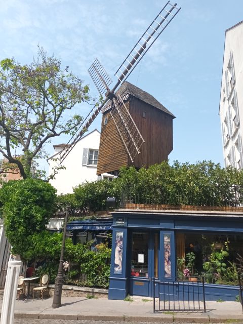 Paris: Montmartre Small Group Guided Walking Tour - Key Things You Should Know Before You Go