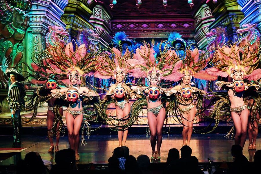 Paris: Moulin Rouge Cabaret Show Ticket with Champagne - Seat reality check: close tables, possible shared seating, and how to cope