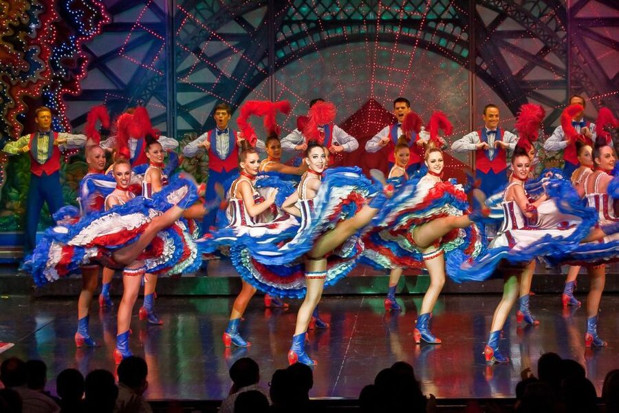 Paris: Moulin Rouge Cabaret Show Ticket with Champagne - Timing: what the 2 hours means in practice