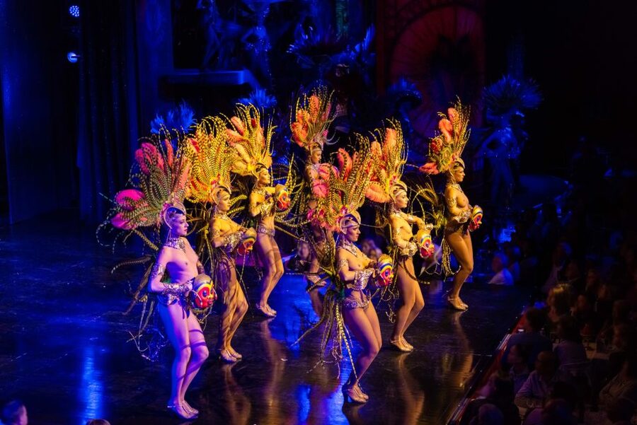 Paris: Moulin Rouge Dinner Show, Champagne, and Transport - Seats and pacing: what to expect between dinner and the show