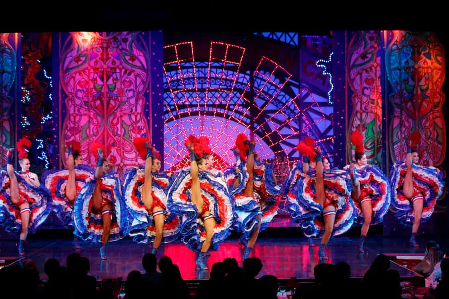 Paris: Moulin Rouge Dinner Show, Champagne, and Transport - The 270-minute rhythm: dinner, champagne, then the 9 pm start