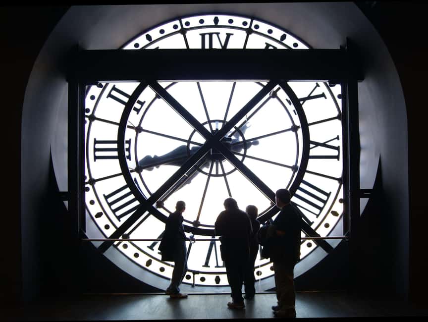 Paris: Musée d'Orsay Masterpieces Guided Tour - Getting there and spotting the guide near Rue de la Légion d’Honneur