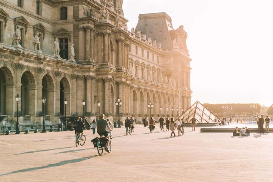Paris: Night Small-Group Bike Tour & Boat Cruise - Eiffel Tower to École-Militaire: Photos First, Then Context