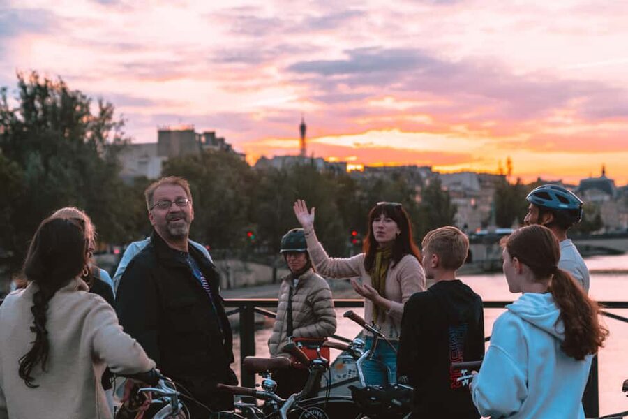 Paris: Night Small-Group Bike Tour & Boat Cruise - Île de la Cité Break Time and Notre Dame Area