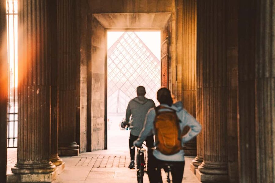 Paris: Night Small-Group Bike Tour & Boat Cruise - Sainte-Chapelle and the Louvre Sunset Sweet Spot