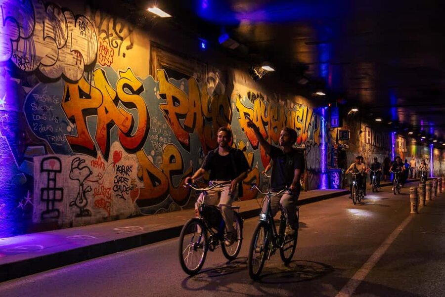 Paris: Night Small-Group Bike Tour & Boat Cruise - Tuileries, Invalides, and Champs-Élysées Photo Passes