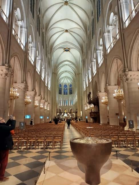 Paris: Notre Dame Cathedral Guided Tour of the Neighborhood - Meeting at 21 Rue dArcole, then stepping onto Paris’s origin island