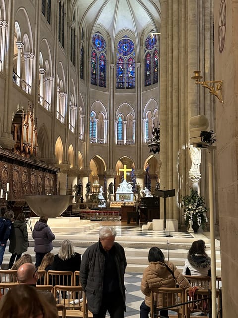 Paris: Notre Dame Cathedral Guided Tour of the Neighborhood - Languages and group comfort: easier questions, smoother learning
