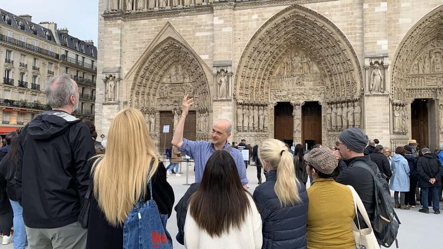 Paris: Notre-Dame Exterior and Latin Quarter Guided Walk - St. Séverin Church: Gothic Architecture With Real Focus