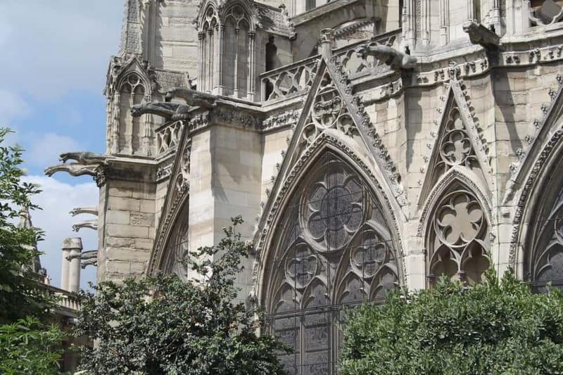 Paris: Notre Dame Exterior Private Guided Tour - Meeting at Parvis Notre Dame, at Charlemagne et ses leudes