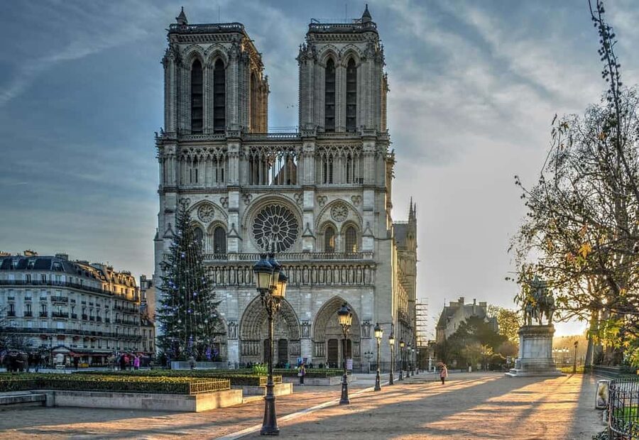 Paris: Notre Dame Guided Tour with Reserved Access option - Reserved Interior Tour: What You See Inside in About an Hour