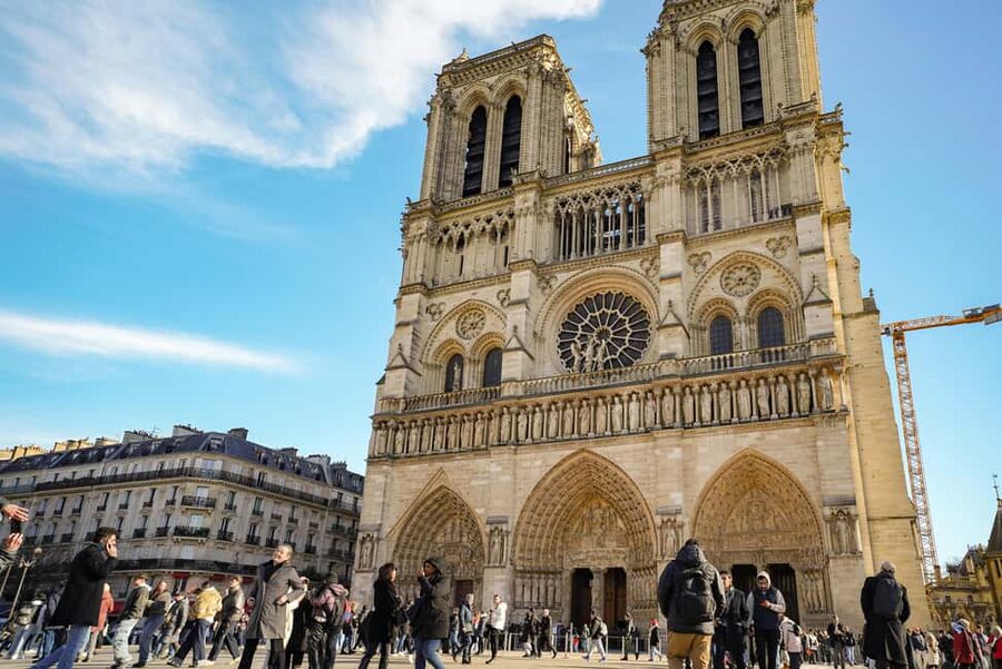 Paris: Notre-Dame Professional Guided Tour with Free Entry - Île de la Cité: the island you actually feel when you stand there