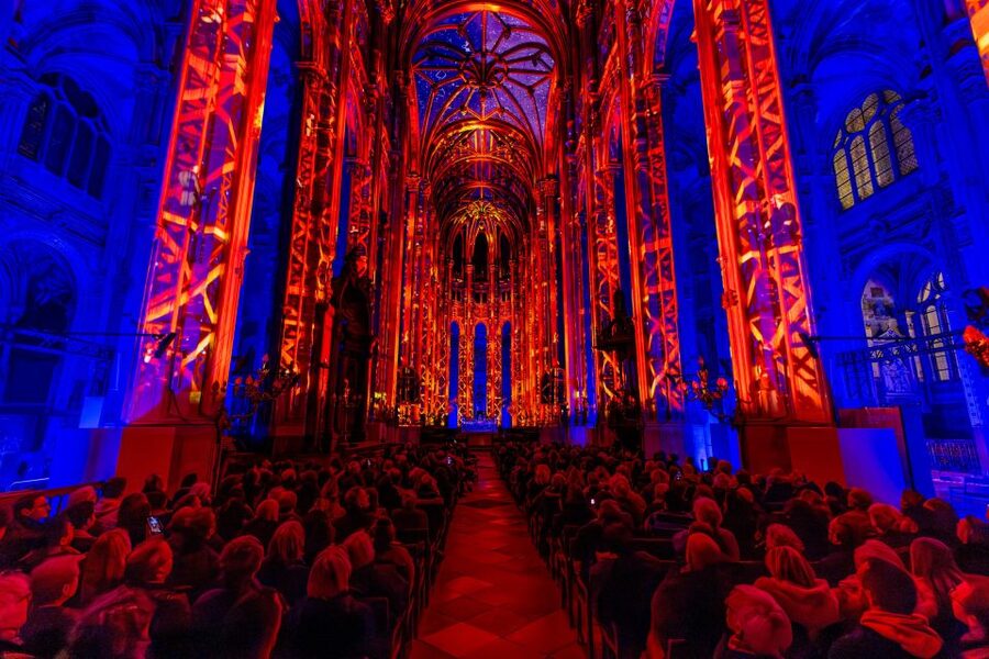 Paris: Nouveau spectacle Son et lumière - LUMINISCENCE - Who this show fits best