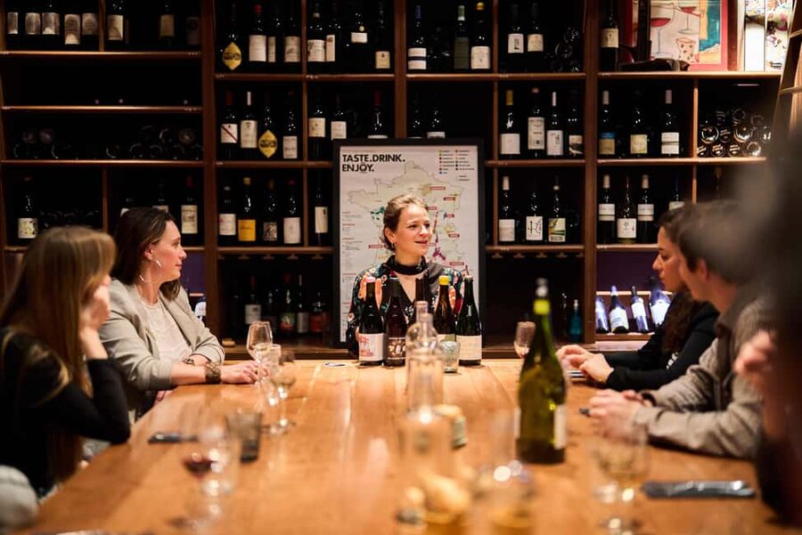 Paris: O Chateau's Wine Tasting Dinner - The timing and format: a 20:00 dinner that feels like a lesson