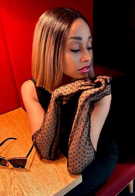 Paris: Old Money Photo Shoot with Outfits and Accessories - Posing help and photo results: how you end up with real keepsakes