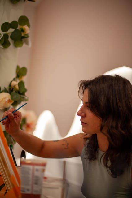 Paris : Painting experience in an art cafe - Why this art cafe session feels different from a typical class