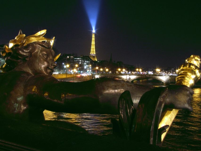 Paris: Panoramic Night Tour with Audio Guide and Host - Key things to know before you go