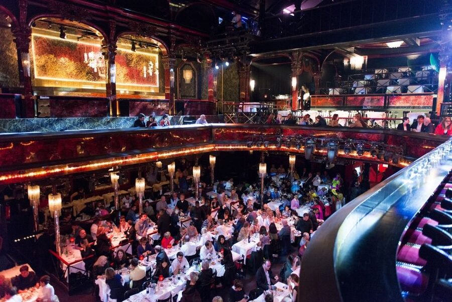 Paris: Paradis Latin Cabaret Show with Optional Champagne - The show experience: what happens during L’Oiseau Paradis