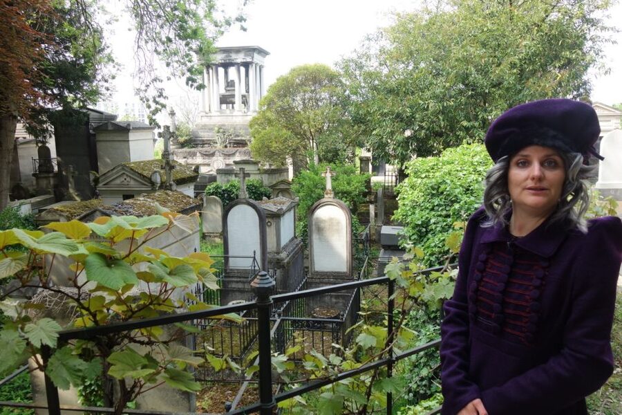 Paris: Père Lachaise Cemetery Guided by the Great Sibylle - Meet Marie-Anne Lenormand, the Great Sibyl in costume