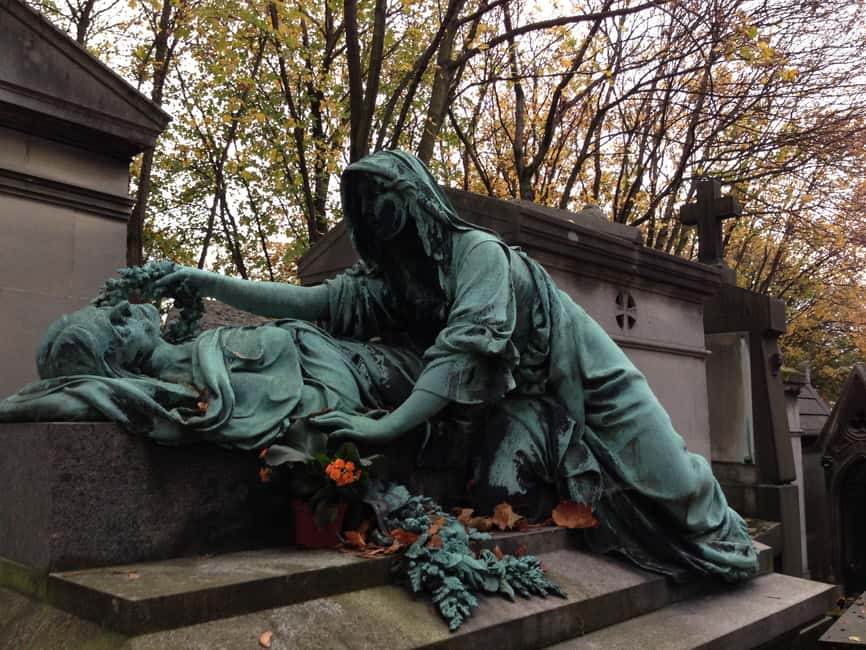 Paris: Père Lachaise Cemetery Guided Tour - 12 guests 2,5h - Pace, rules inside the cemetery, and what to do with your attention